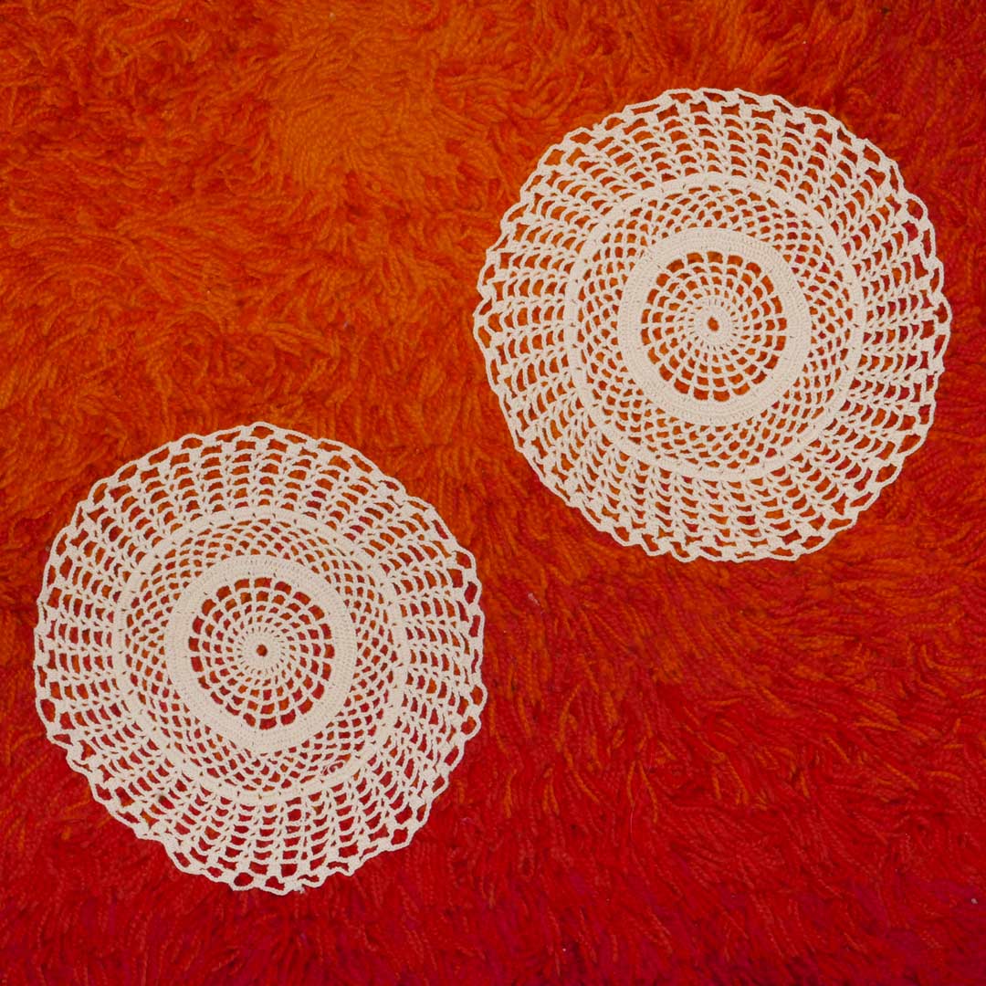 2x round doily
