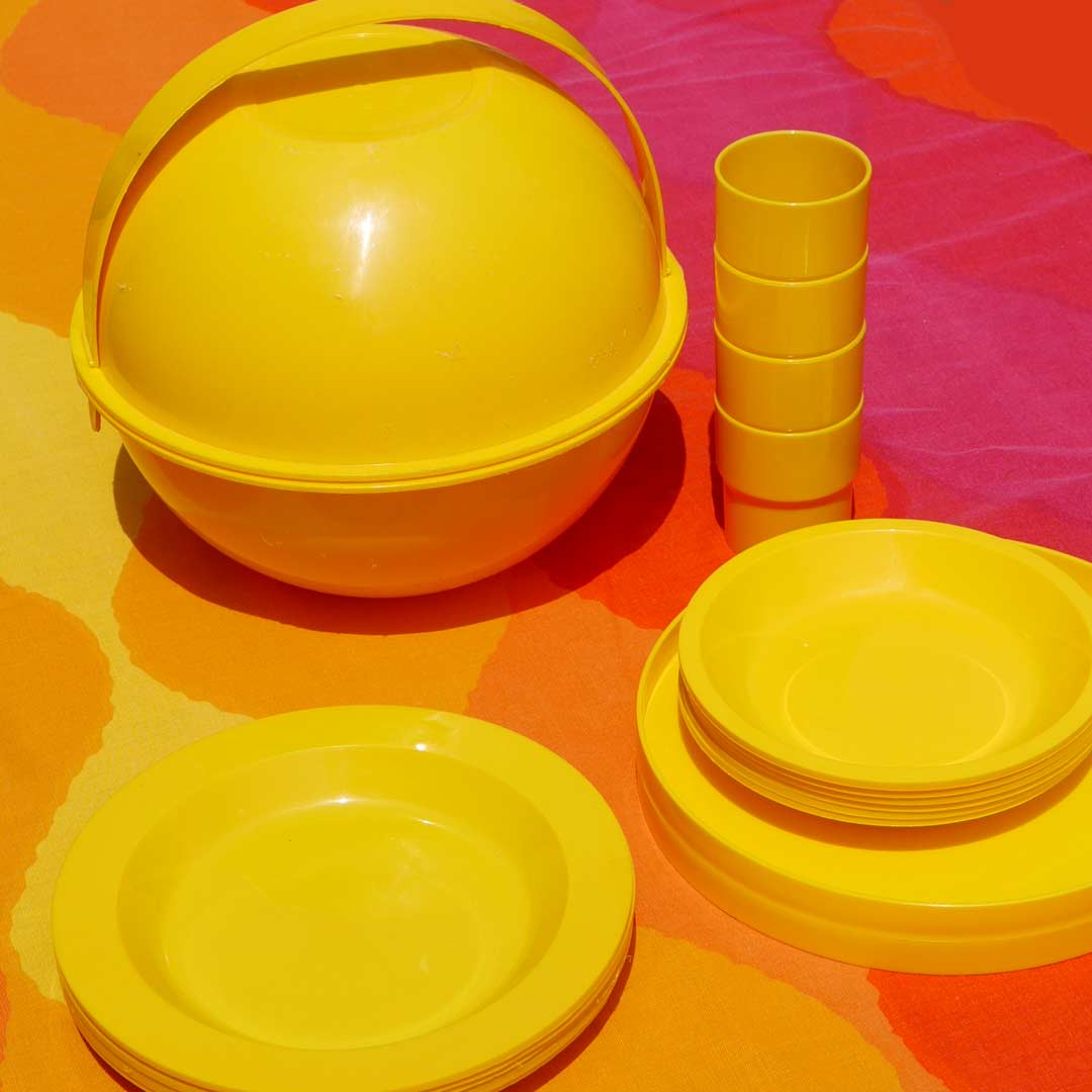 space age picnic set