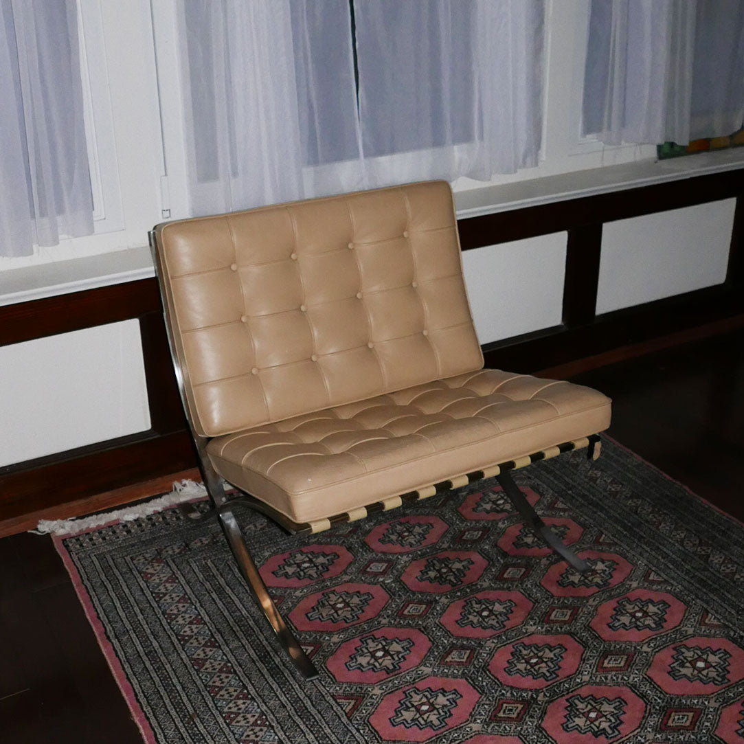 knoll barcelona chair by mies van der rohe