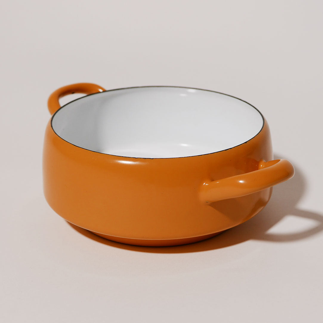 enamel saucepan with double handles