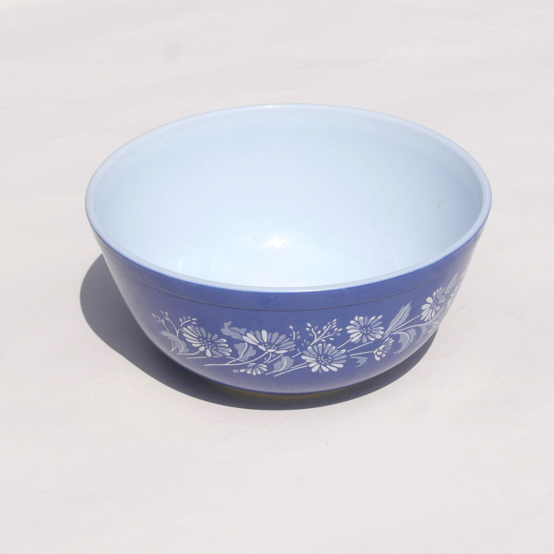 3x pyrex mixing bowels