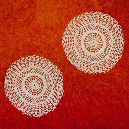 2x round doily