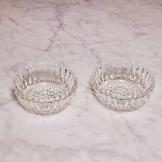2 x glass ashtray set