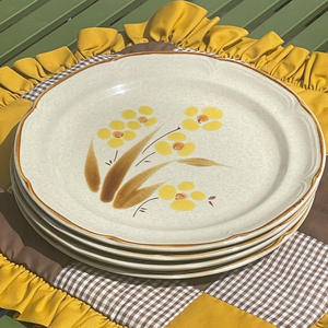 4x daisy dinner plates