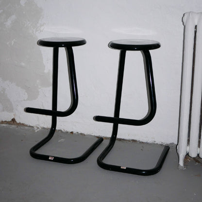 black paperclip stool made in canada k700