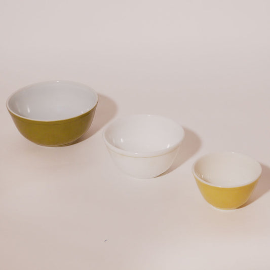 3 x pyrex bowls