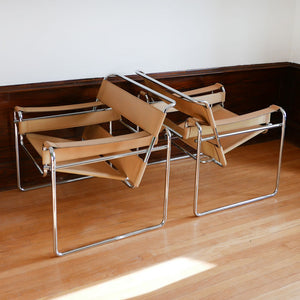 wassily tan leather chairs by marcel breuer for knoll 