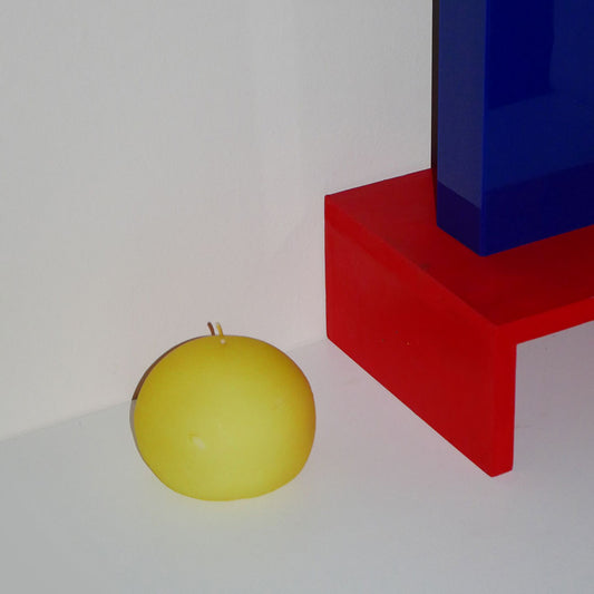 round yellow candle